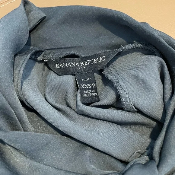 Banana Republic Woman Top. Size Petite XXS. - Picture 3 of 3